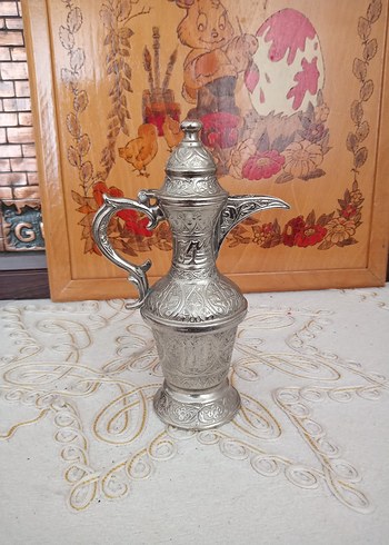 Diger İşlemeli Renkli Beyaz Demlik