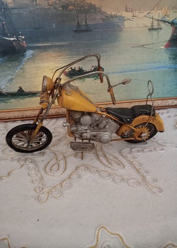 Sarı Parlak Motosiklet .Modeli metal ürün