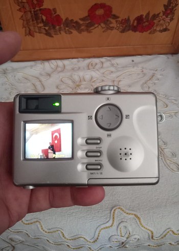 Gri Beyaz Dijital Fotoğraf Makinesi