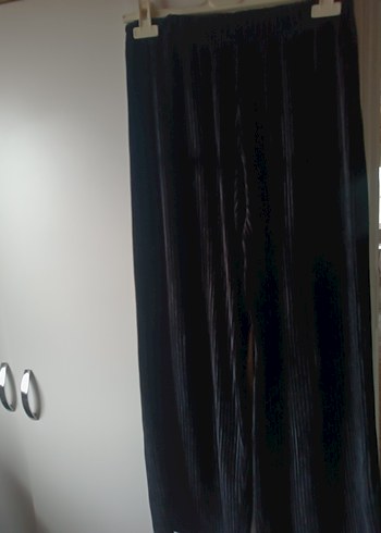 Siyah Piliseli Uzun Kadın Kumaş Pantolon - Görsel 2