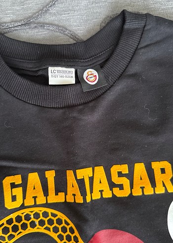 Galatasaray Baskılı Kapüşonlu Kırmızı Sweatshirt - Görsel 4