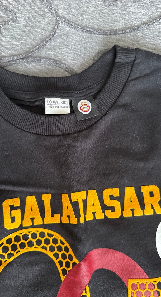 Galatasaray Baskılı Kapüşonlu Kırmızı Sweatshirt - Görsel 4