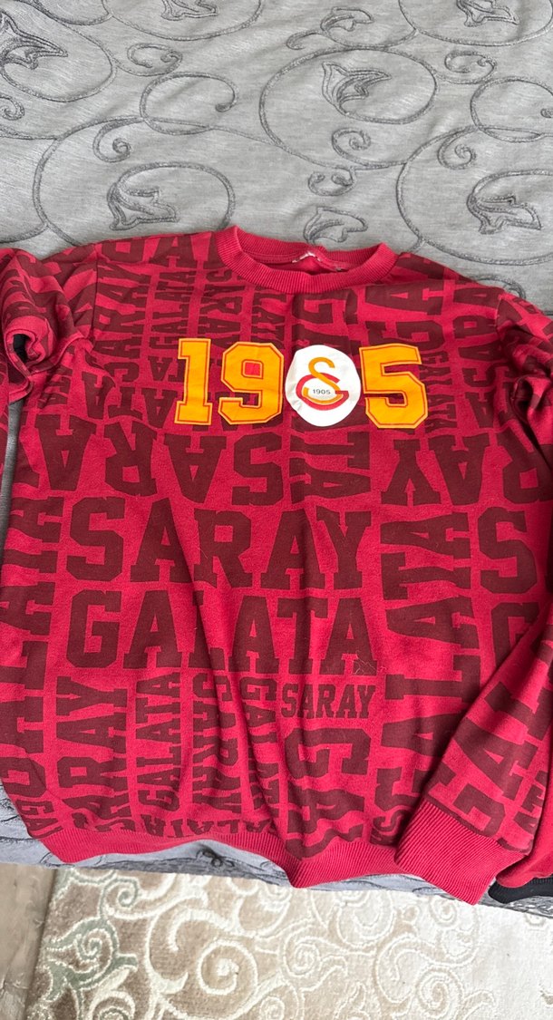 Galatasaray Baskılı Kapüşonlu Kırmızı Sweatshirt - Görsel 2