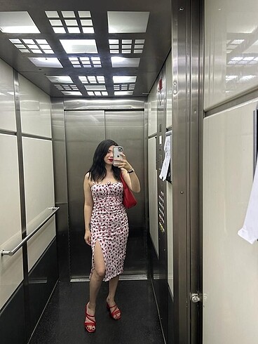Çiçekli elbise