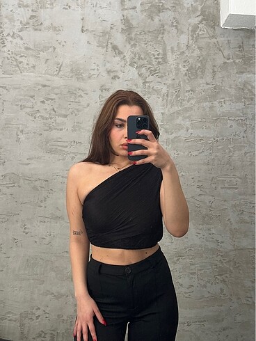 s Beden Tek omuz pliseli crop bluz
