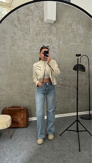 Wide Leg Straight Jean