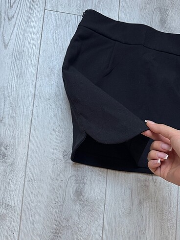 m Beden Yırtmaç detaylı Zara mini etek