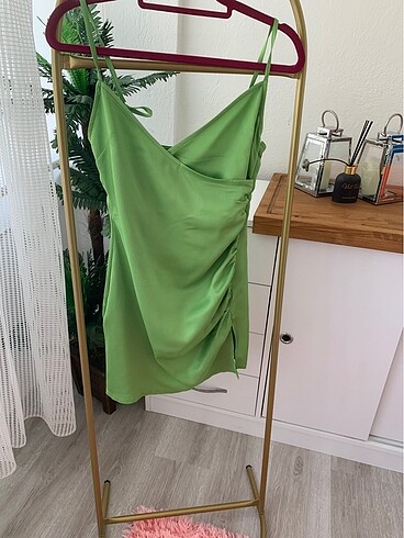 Fıstık yeşili mini elbise