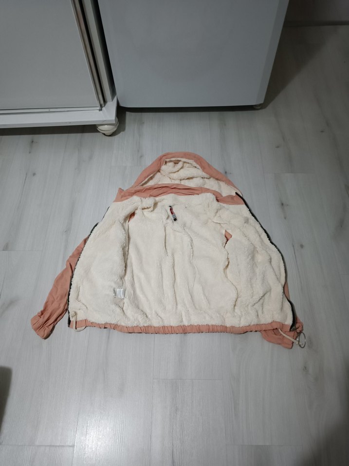 Pembe Kapüşonlu Kısa Kadın Ceketi - Görsel 2