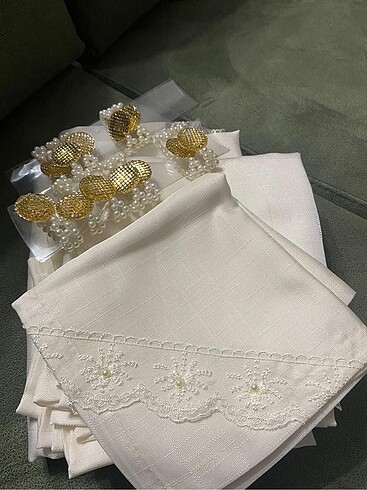 Yeni masa örtüsü takımı
