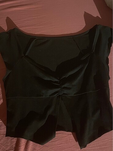 Siyah büzgülü crop