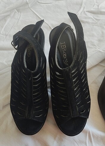 siyah süet topuklu ayakkabı 