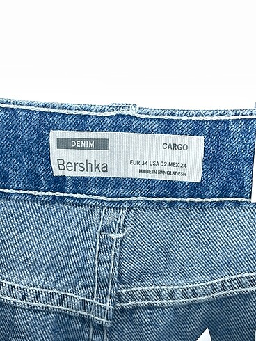 34 Beden mavi Renk Bershka Jean / Kot %70 İndirimli.