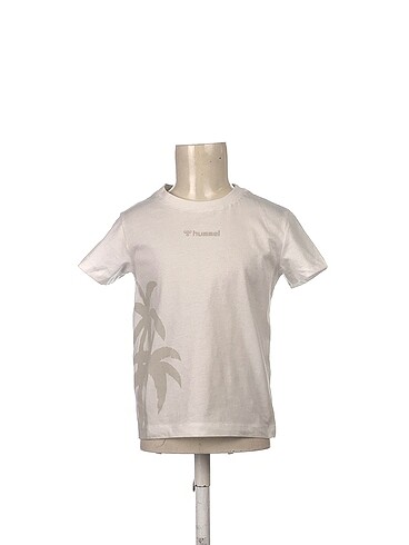 Hummel T-shirt %70 İndirimli.