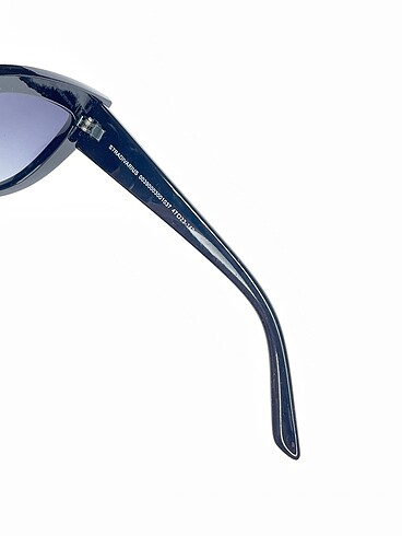  Beden Stradivarius Gözlük %70 İndirimli.