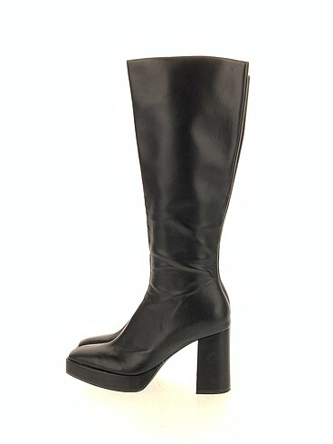 Stradivarius Çizme %70 İndirimli.