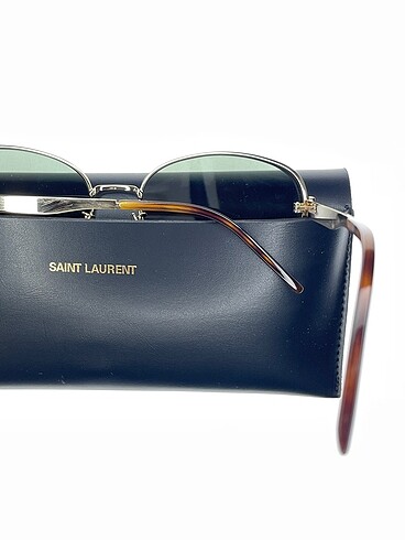 Beden Yves Saint Laurent Gözlük %70 İndirimli.