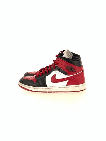 Nike Spor Ayakkabı %70 İndirimli.