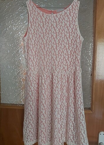 Pembe beyaz çiçekli elbise 