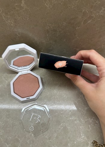 Fenty Beauty highlighter - Görsel 3