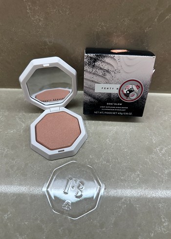 Fenty Beauty highlighter - Görsel 2
