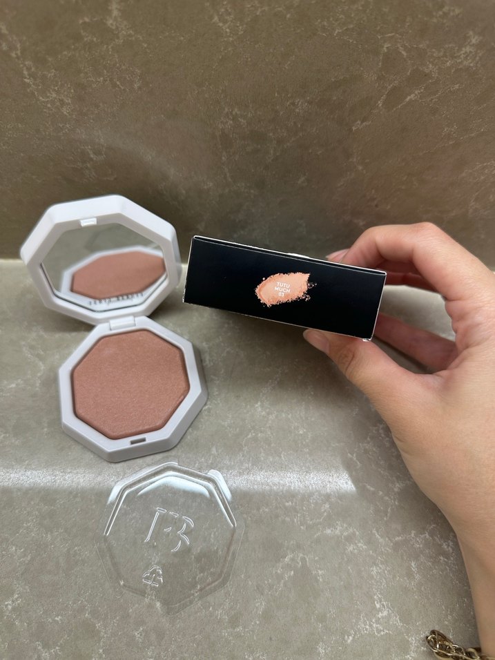 Fenty Beauty highlighter - Görsel 3