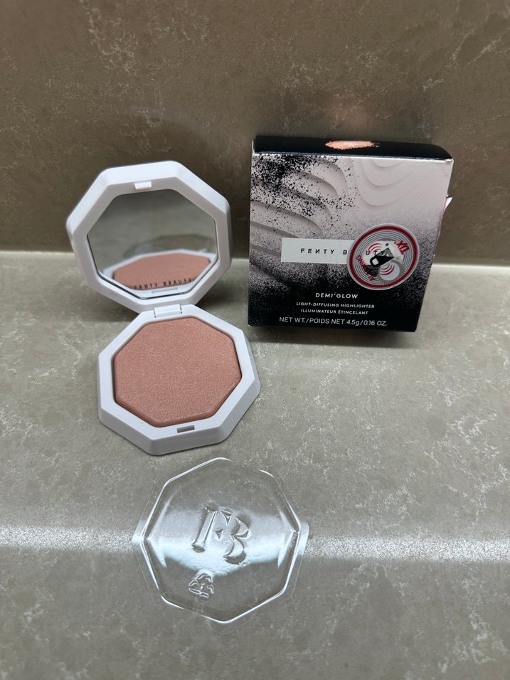 Fenty Beauty highlighter - Görsel 2