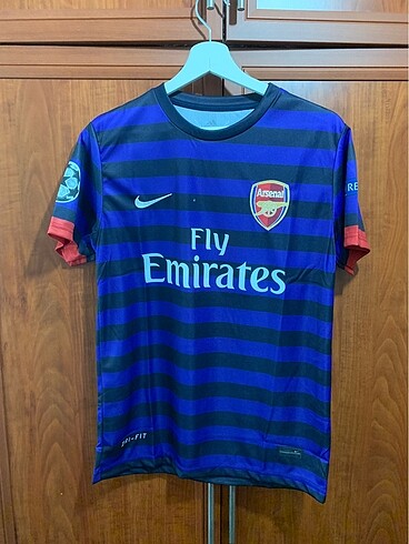 Kusurlu Arsenal forma