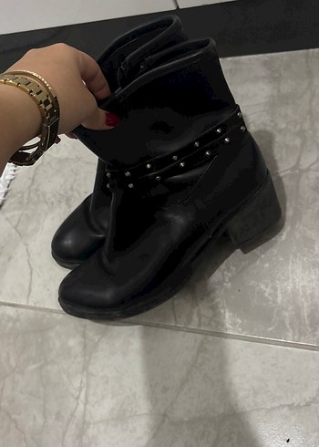 Siyah Deri Tokalı Blok Topuklu Kadın Bot - Görsel 2