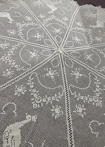 El İşlemeli Tavuskuşu Motifli Dantel Masa Örtüsü - Görsel 3