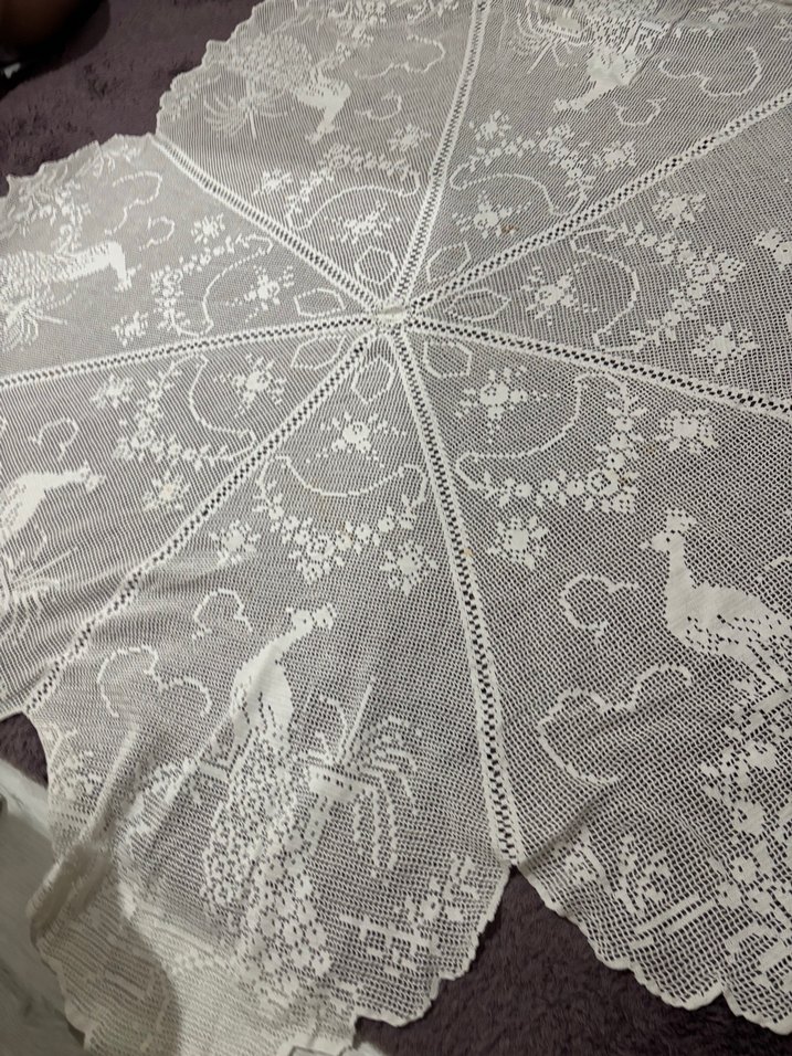 El İşlemeli Tavuskuşu Motifli Dantel Masa Örtüsü - Görsel 4