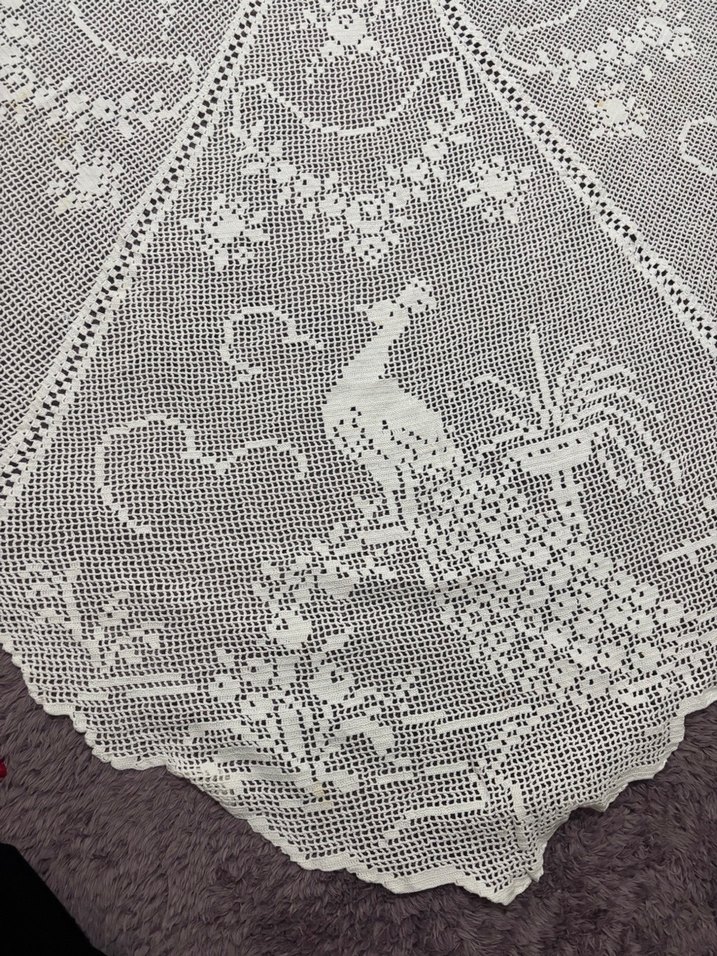 El İşlemeli Tavuskuşu Motifli Dantel Masa Örtüsü - Görsel 5
