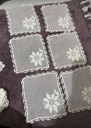 Kare Motifli Beyaz El Örgüsü Dantel Peçete