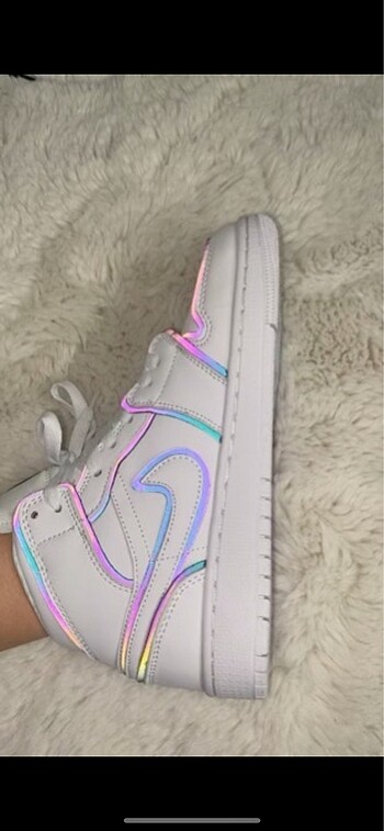 jordan 1 mid iridescent