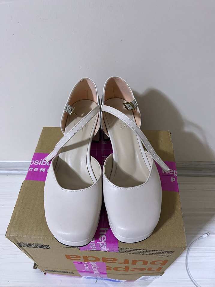 Klasik Tokalı bej ayakkabı - Görsel 3