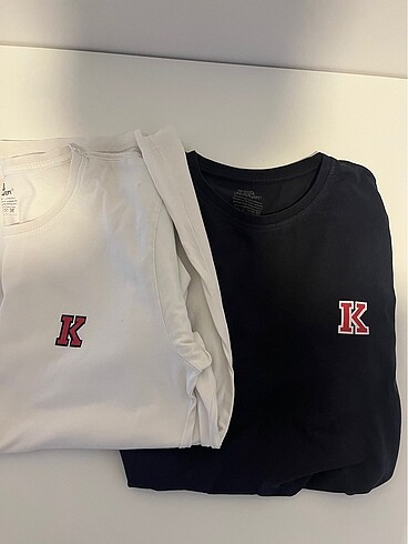 K logolu tshirt