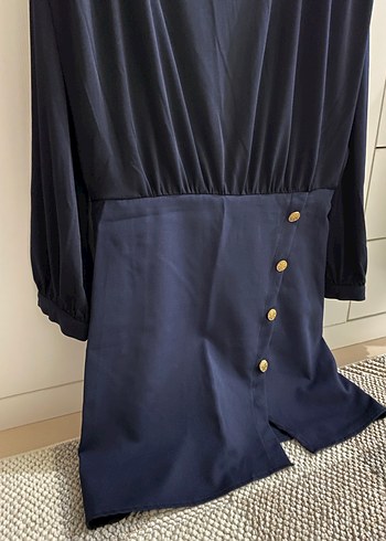 Düğmeli Vatkalı Elbise - Görsel 5