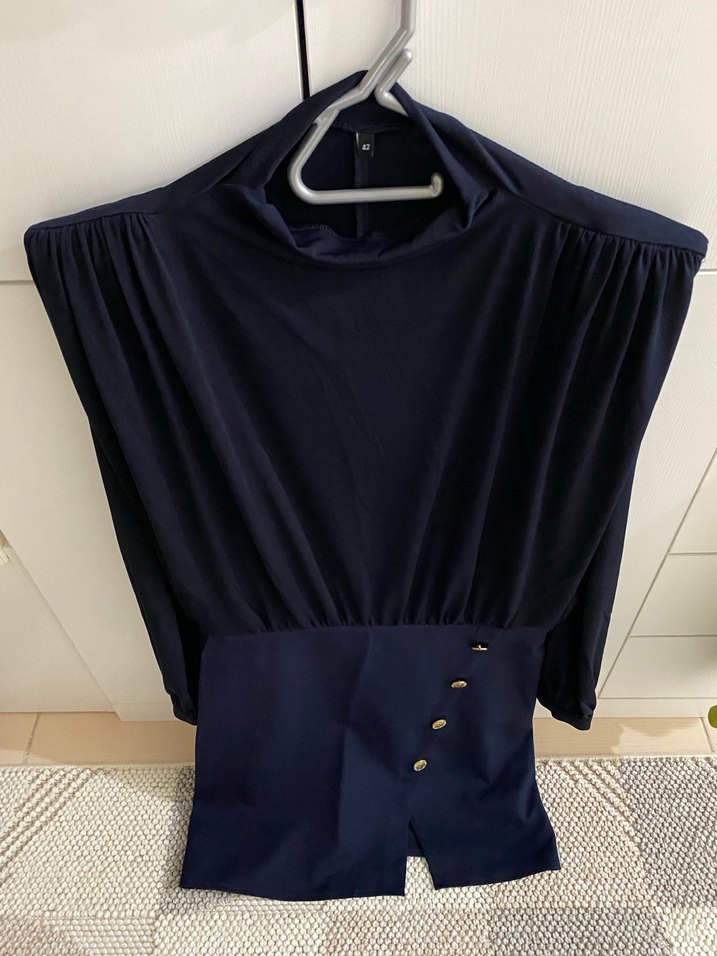 Düğmeli Vatkalı Elbise - Görsel 4