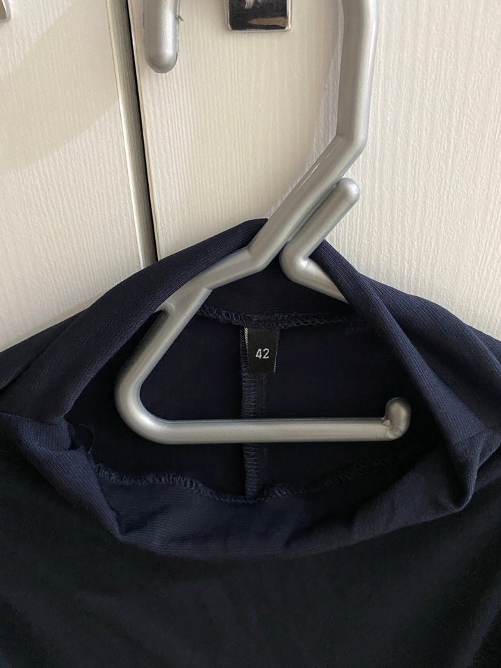 Düğmeli Vatkalı Elbise - Görsel 3