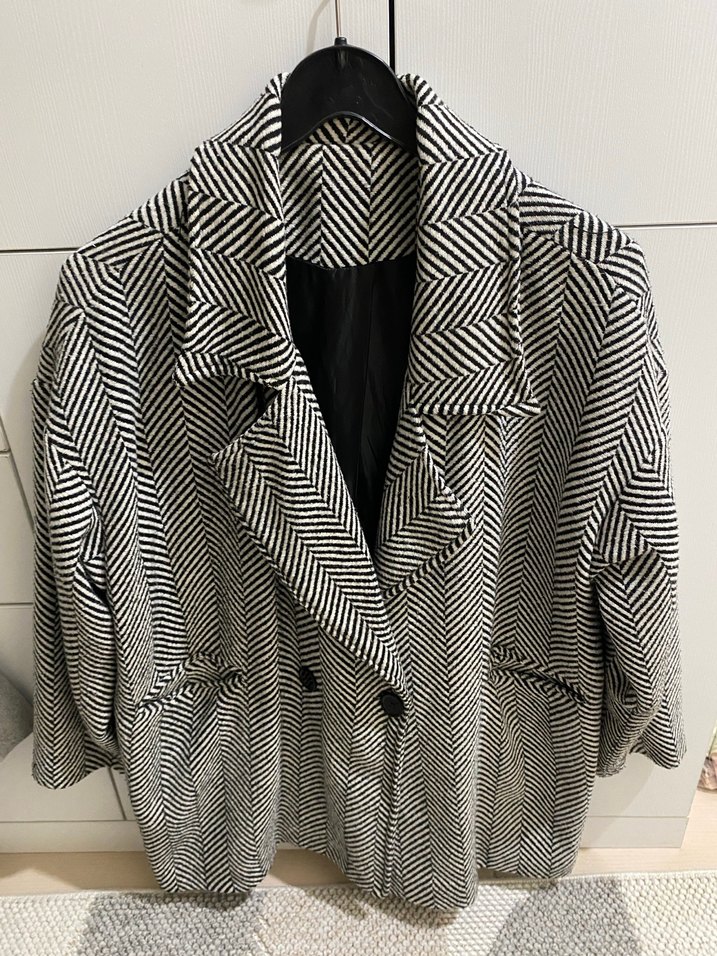 Zebra Desenli Kadın Kaban - Görsel 3