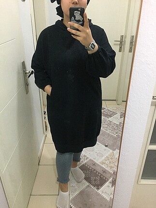 Kapüşonlu siyah sweatshirt