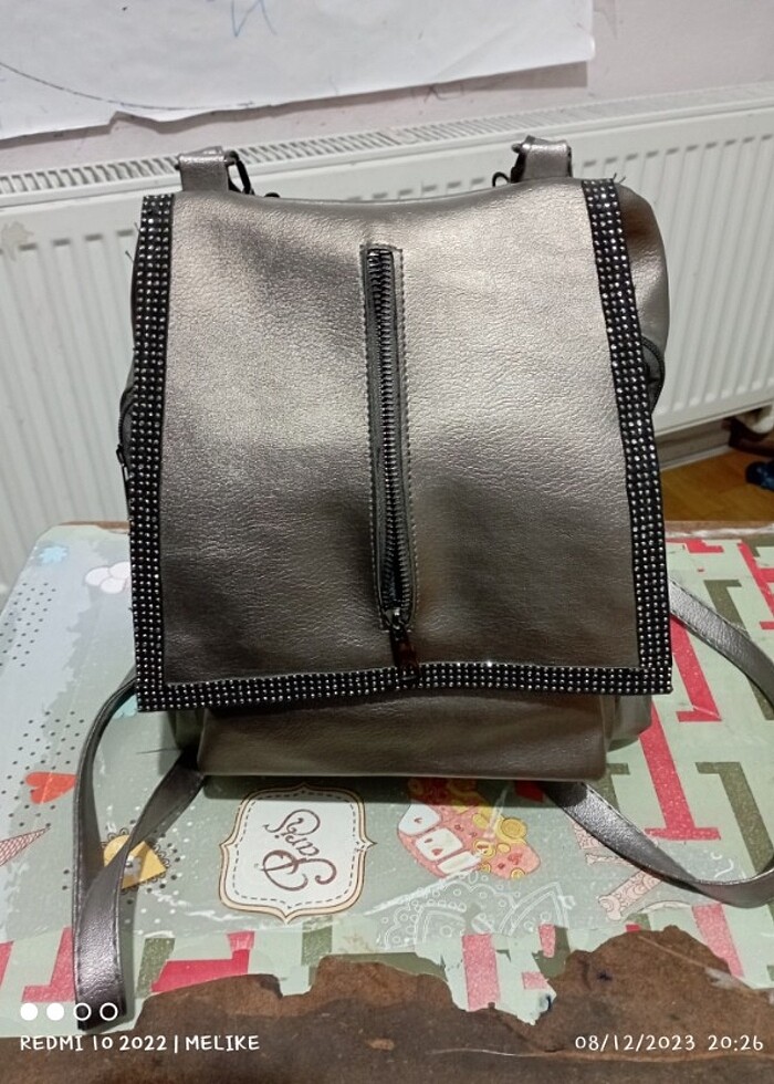 Sırt ve omuz çantadı - Görsel 3