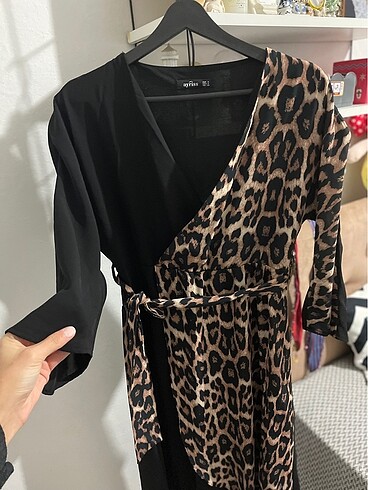 38 Beden siyah Renk Leopar elbise