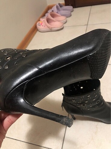 Nine West Nine West Bot
