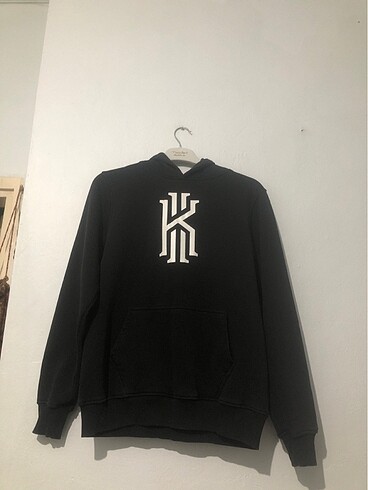 Kışlık. Kapşonlu sweatshirt