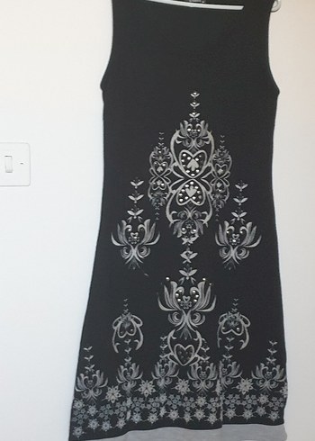 Siyah kısaElbise gri çiçek desenli