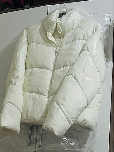 Beyaz şişme mont
