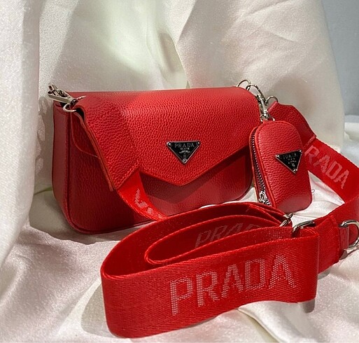 Prada kol çantası askılı.