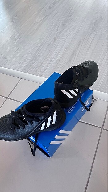 31 Beden Adidas halısaha ayakkabısı 31