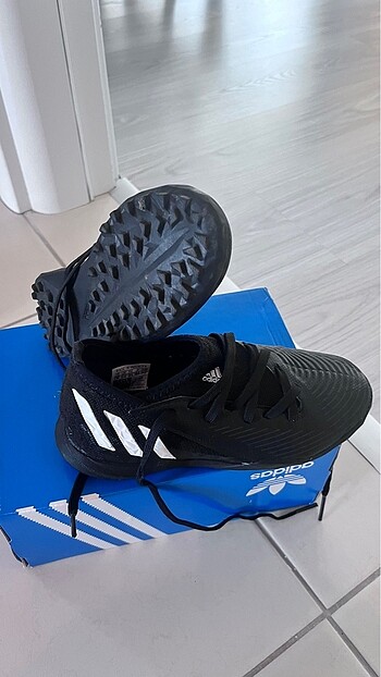 31 Beden siyah Renk Adidas halısaha ayakkabısı 31